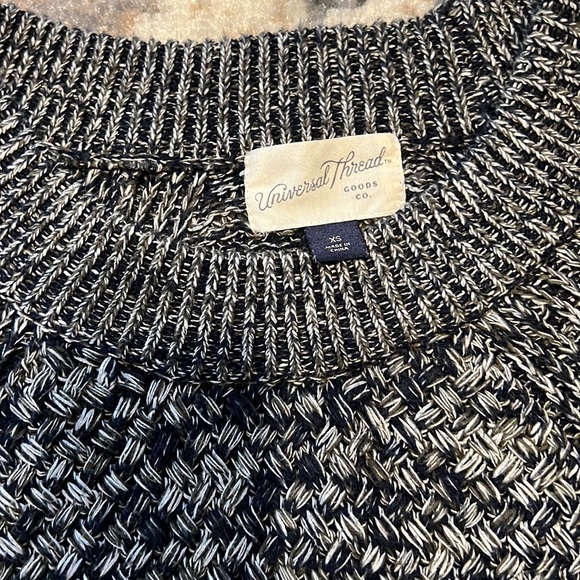 Universal Threads Sweater, size XS - Picture 2 of 4